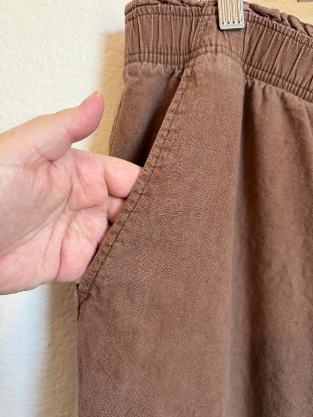 Old Navy High Rise Lettuce Waist Linen Blend Wide Leg Crop Pants 2X Brown - Picture 4 of 10